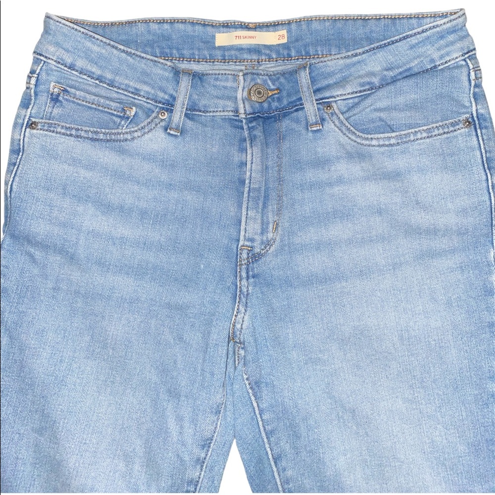 Never worn Levi's skinny jeans